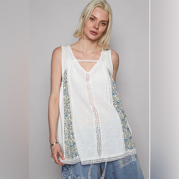 Tops - POL NWT V-Neck Sleeveless Tank Top with Lace Detail